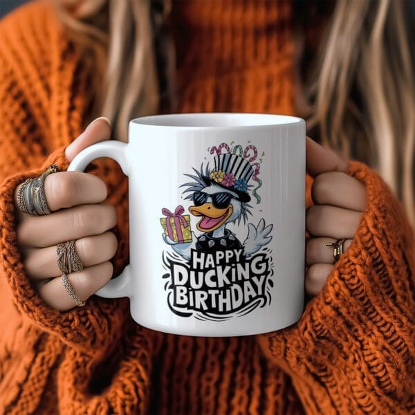 Vicces bögre kacsával és humoros "Happy Ducking Birthday" szöveggel