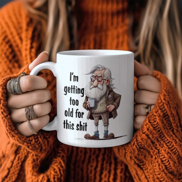 Vicces bögre karakteres figurával és humoros "I’m getting too old for this shit" szöveggel