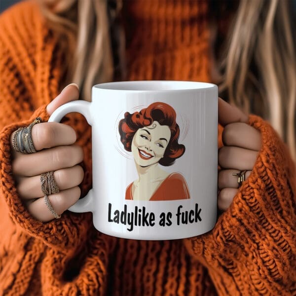 Vicces bögre retró stílusú női portréval és humoros "Ladylike as fuck" szöveggel